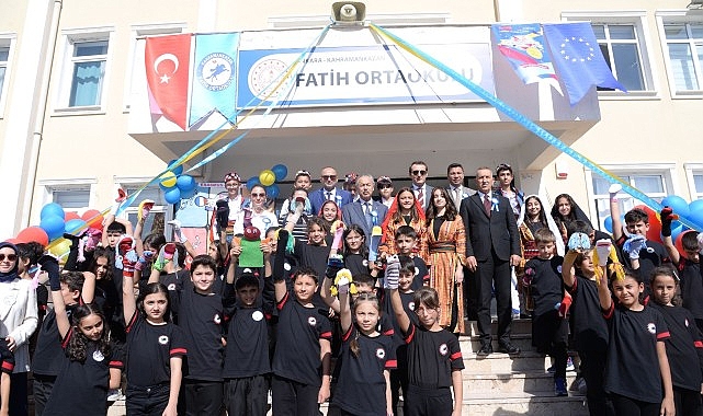 Kahramankazan Fatih Ortaokulu, ErasmusDays kapsamında renkli bir kutlama programı düzenledi.- Haber Şafak