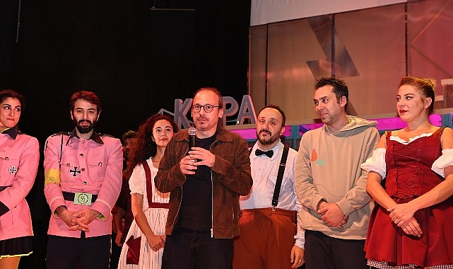 Nilüfer Kent Tiyatrosu “Şvayk” ile sezonu açtı – Haber Şafak