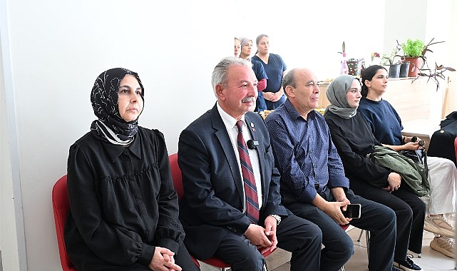 Salihli Belediye Başkanı Mazlum Nurlu, 1 Ekim Yaşlılar Günü dolayısıyla Salihli Huzurevini ziyaret etti.- Haber Şafak