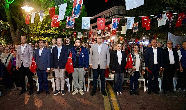 Seferihisar Belediyesi, 29 Ekim Cumhuriyet Bayramı’nın 101. yılına özel konser ve fener alayı gerçekleştirdi.- Haber Şafak