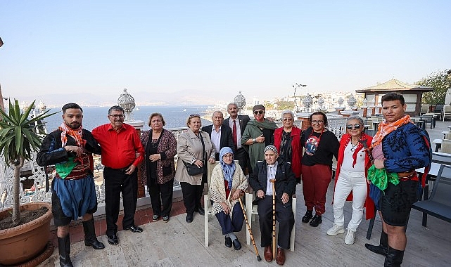 Buca Belediye Başkanı Görkem Duman, ikinci bahar yaşayan çiftlerin heyecanına ortak oldu- Haber Şafak