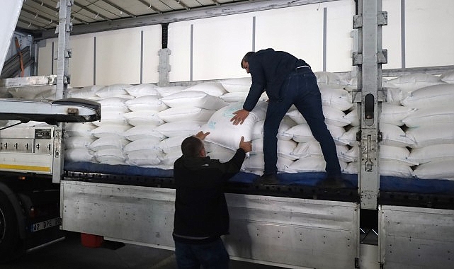 Büyükşehir’den 169 ton arı yemi desteği- Haber Şafak