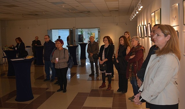 EÜ’de “Mavinin Ellibir Tonu” resim sergisi sanatseverlerle buluştu- Haber Şafak