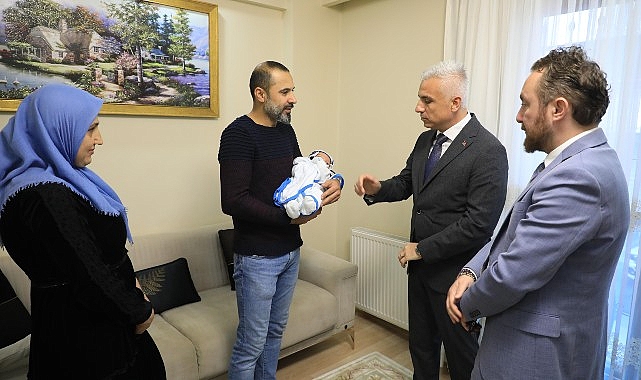 İETT’den Metrobüs Bebeğine Ziyaret- Haber Şafak