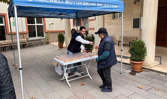 Kocaeli  Büyükşehir, Atatürk anısına lokma dağıttı- Haber Şafak