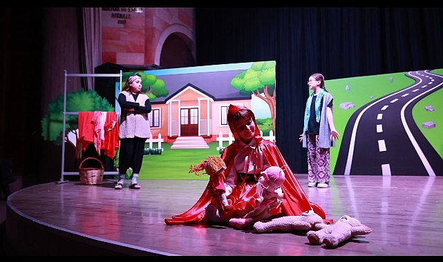 Minik oyuncuların performansı beğeni topladı.- Haber Şafak