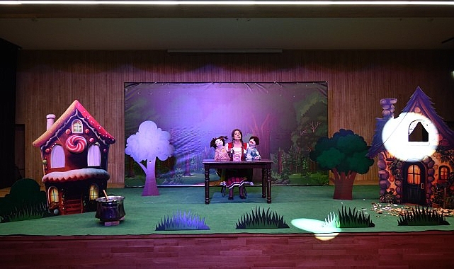 Osmangazi Gösteri Merkezi’nde ilk oyun sahnelendi- Haber Şafak