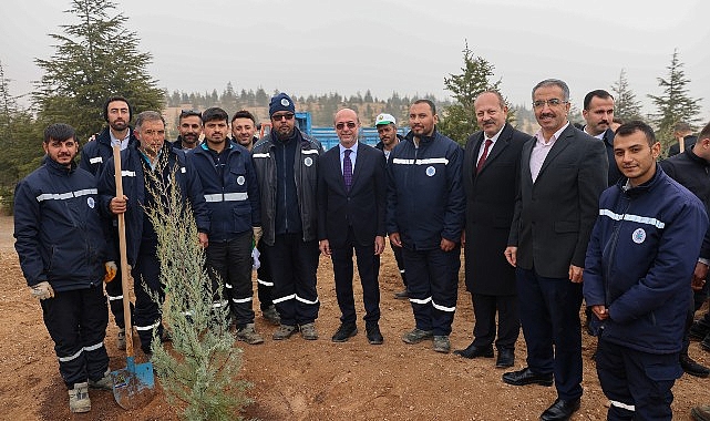 Selçuklu Belediye Başkanı Ahmet Pekyatırmacı,  11 Kasım Milli Ağaçlandırma Günü dolayısıyla düzenlenen fidan dikim etkinliğine katıldı.- Haber Şafak