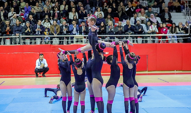 Bayraklılı çocuklardan muhteşem gösteri- Haber Şafak