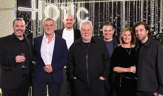 Hotiç ailesinden ‘Friends And Family’ temasıyla yeni yıl partisi- Haber Şafak