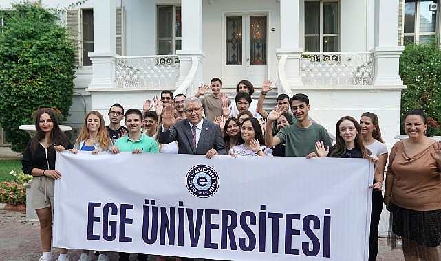 İzmir Büyükşehir Belediyesi, kent belleğinde önemli yeri olan Kültürpark’taki Göl ve Ada gazinolarını aslına uygun bir şekilde yeniliyor. – Haber Şafak
