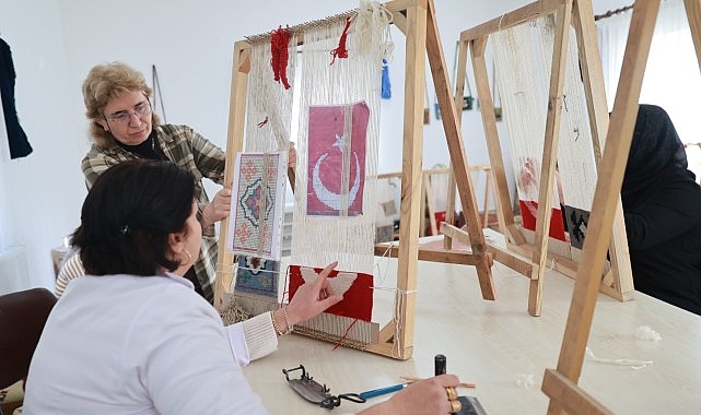 Kadınlar Kök Boya Tekniği Kullanarak Halı ve Kilim Dokuyor- Haber Şafak
