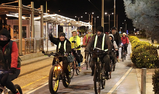 Karşıyakalı bisiklet tutkunları gece sürüşünde buluştu- Haber Şafak