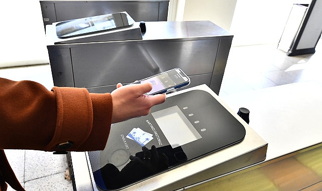 Kart taşıma, bakiye yükleme derdi yok, akıllı telefon var  Toplu ulaşımda “Dijital İzmirim Kart” rahatlığı- Haber Şafak