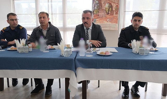 Kemer’de Kemer Kaymakamı Ahmet Solmaz başkanlığında afet koordinasyon toplantısı gerçekleştirildi. – Haber Şafak