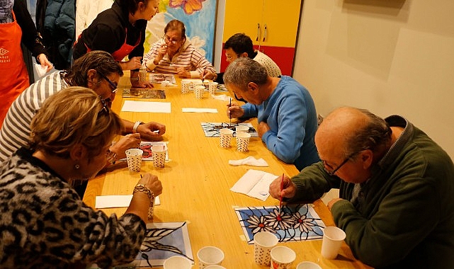 Kocaeli’nin çınarları, ellerin hikayesini sanatla anlattı- Haber Şafak