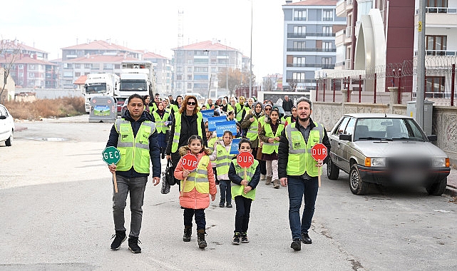 Konya Büyükşehir Öğrencilerin Okula Güvenle Gitmesi İçin “Yayabüs” Projesini Başlattı- Haber Şafak