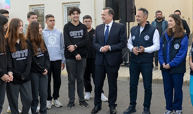 Lise öğrencilerinden Yenişehir Belediyesinin hayvan bakımevine mama bağışı- Haber Şafak