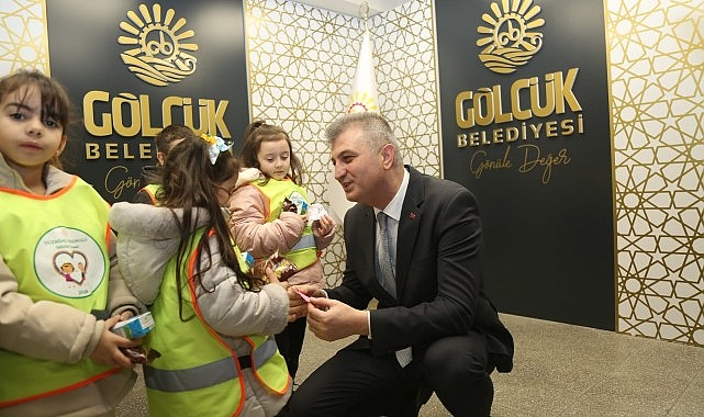 Minik Öğrencilerden Başkan Sezer’e Sürpriz Hediye- Haber Şafak