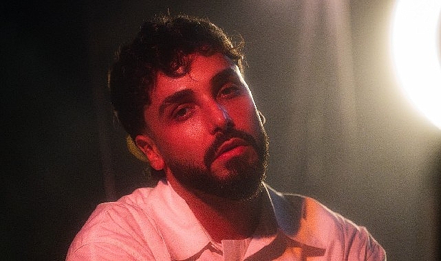 Sefo’nun Bursa Konserinde Romantik Sürpriz: Sahnede Evlilik Teklifi!- Haber Şafak