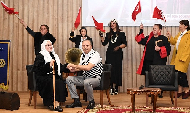 Zamansız Kadınlar oyunu Osmangazi’de sahne aldı- Haber Şafak