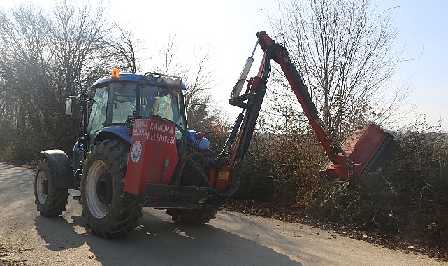 Kandıra’da Yolların Görüşünü Engelleyen Dikenli Ot ve Dallar Temizleniyor.- Haber Şafak