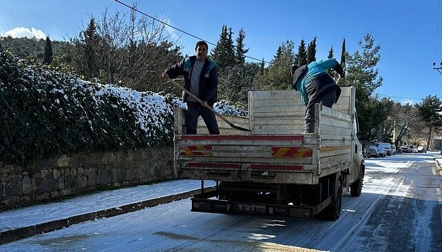 Nilüfer’de yolların açılması için ekipler seferber oldu – Haber Şafak