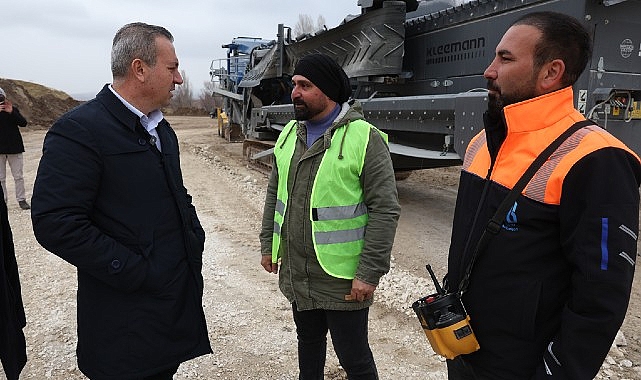 Sivas Belediyesi tarafından İşhan mevkiinde kurulan yeni taş ocağı tesisi tam kapasite ile yol yapım malzemesi üretmeye başladı- Haber Şafak