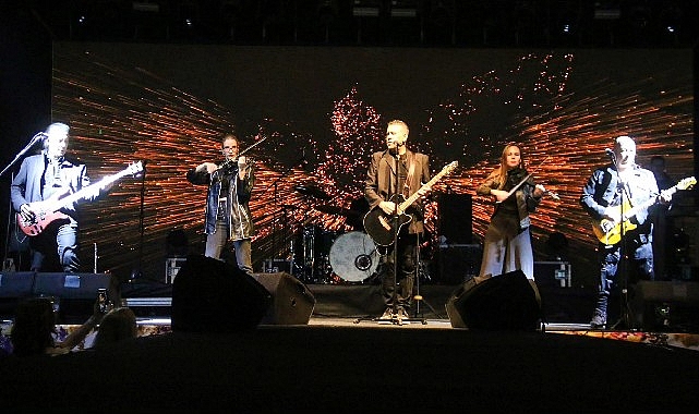 Bayındır 26. Uluslararası Çiçek Festivalinin 2. Gününde Haluk Levent Rüzgarı Esti- Haber Şafak