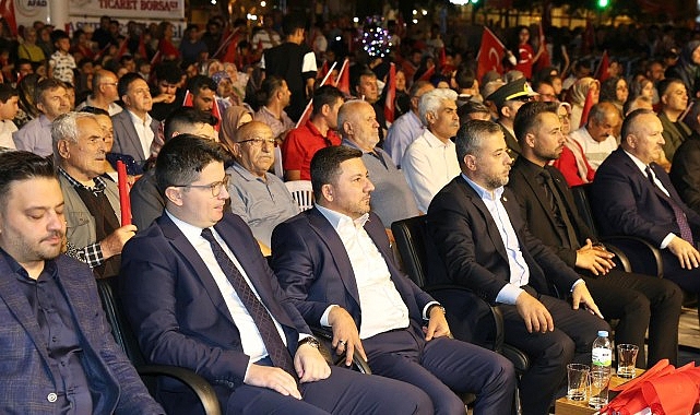 15 Temmuz’da Geceyi Aydınlatan Işık; Ay Yıldız- Haber Şafak
