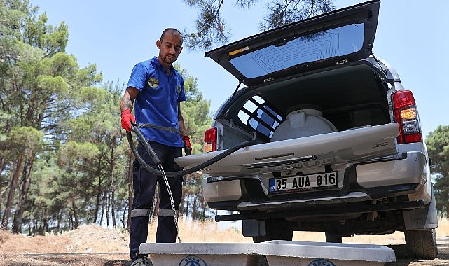 Buca Belediyesi Sokak Hayvanları İçin Su Kapları Yerleştirdi