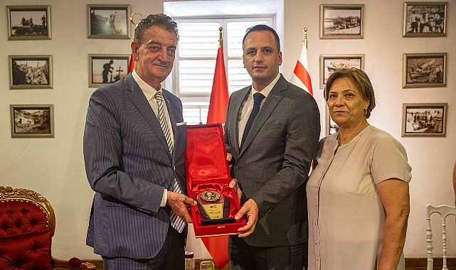 Hüsnü Bozkurt’tan Başkan Eşki’ye ziyaret: “Gençlerle umut büyüyor”- Haber Şafak