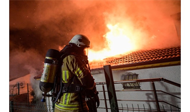 İzmir İtfaiyesi yangın riskine karşı herkesi dikkatli olmaya çağırdı- Haber Şafak
