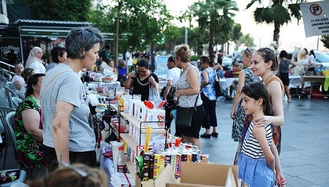 Karşıyaka Çarşısı kadın emeğiyle renkleniyor- Haber Şafak