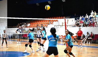 Kemer Belediye Voleybol Takımı galibiyetle başladı- Haber Şafak
