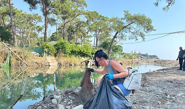 Kemer’de yaşayan yabancı uyruklu kadınlarla temizlik faaliyeti- Haber Şafak