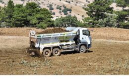 Selçuklu Belediyesi Üreticilere Kamyon Üzeri Gübre Dağıtım Makinesi ile Kolaylık Sağlıyor- Haber Şafak