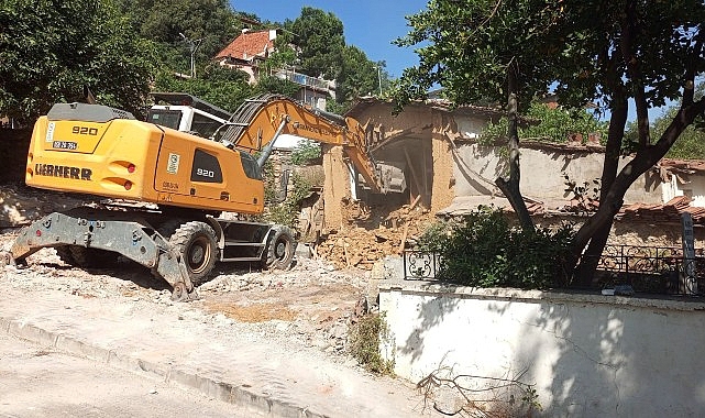 Tehlike saçan metruk binalar yıkıldı- Haber Şafak