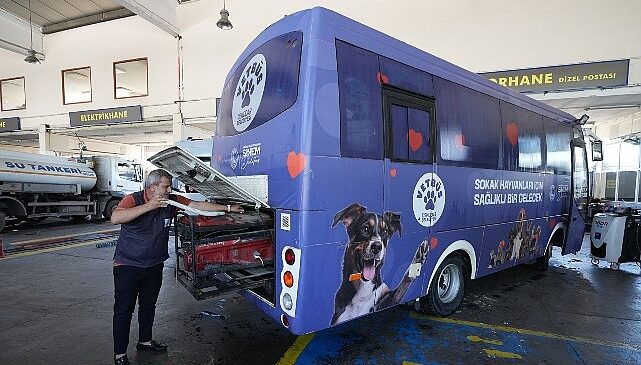Üsküdar Belediyesi, İzmir’deki yangına müdahaleye destek amacıyla bölgeye gitti.- Haber Şafak