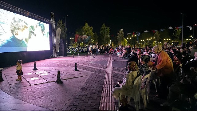 Kocaeli’de Kütüphaneler Açık Hava Sinemasına Dönüştü