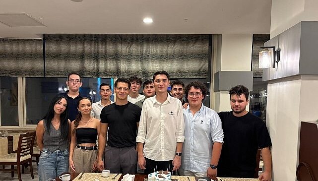Kemer Gençlik Meclisi 1. Yılını Pasta ile Kutladı