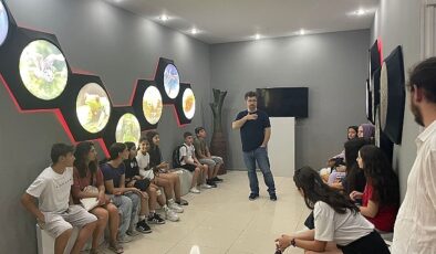 Bornova’da Çocuklar Bilimle Dolu Bir Gün Geçirdi
