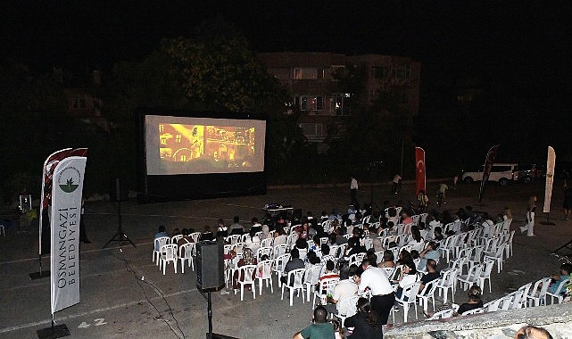 Osmangazi’de Çocuklar Açık Havada Sinema Keyfi Yaşıyor