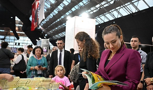 Ahmet Ümit Antalya Kitap Fuarı’nda okurlarıyla buluştu- Haber Şafak