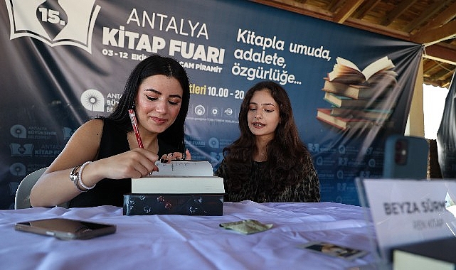 Antalya Kitap Fuarı’nda hafta sonu yoğunluğu yaşandı – Haber Şafak