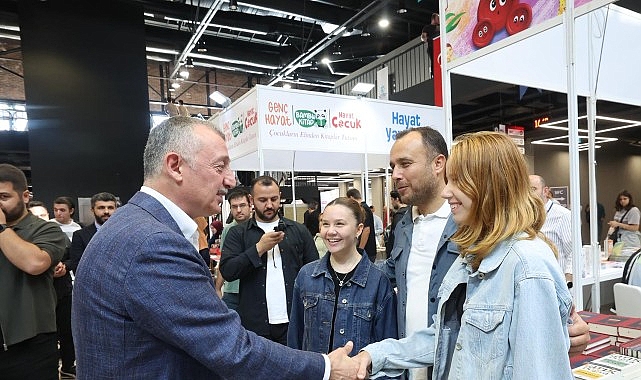 Başkan Büyükakın fuarı gezdi kitap severler ile sohbet etti- Haber Şafak