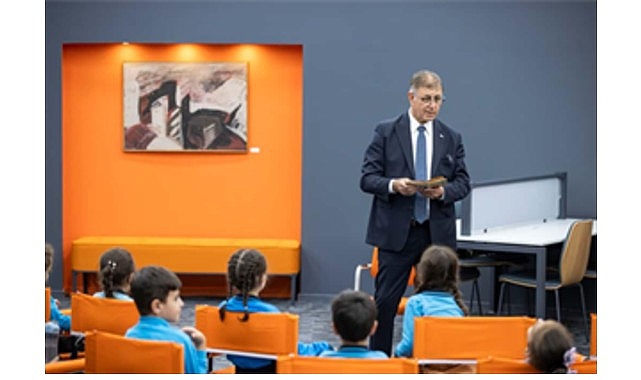 Başkan Tugay kütüphanede çocuklara hikaye okudu- Haber Şafak