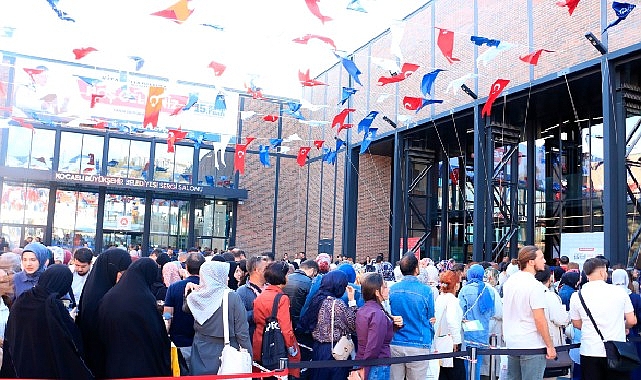 Bu kuyrukta imza mutluluğu var- Haber Şafak