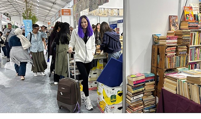 Fuardan valiz dolusu kitapla çıkıyorlar- Haber Şafak
