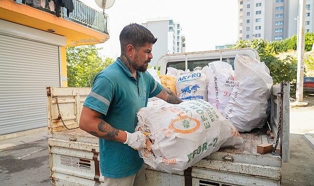 Gaziemir Belediyesi’nden yurttaşlara yakacak odun desteği- Haber Şafak
